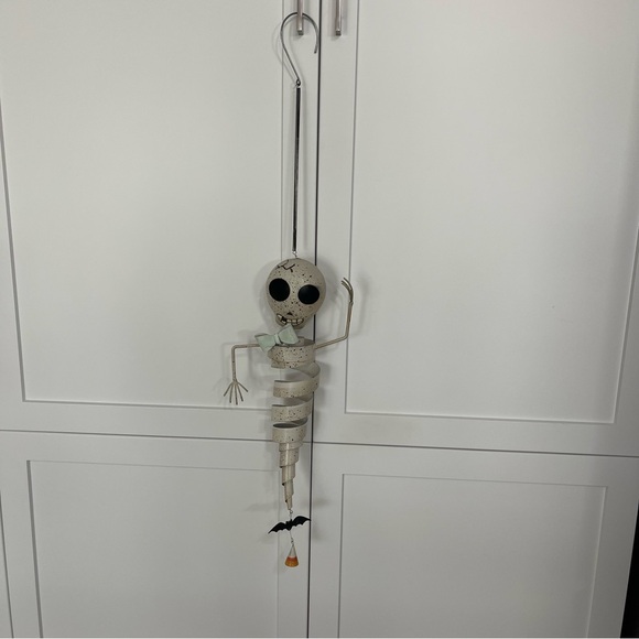 Happy Skeleton bouncy Door Decoration glow in the dark bow tie - Picture 8 of 9